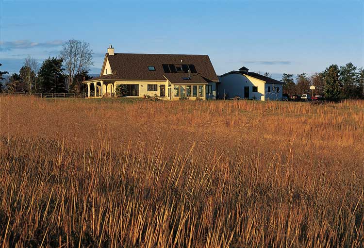 Sitting gently on the land, the home’s roof mirrors the lines of serene Buck Mountain nearby. Stucco arches frame views from the protective west and north porches.